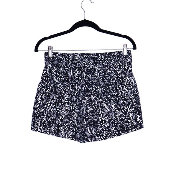 LULULEMON On The Fly Short 2.5" Chirasu Black Medium Rise Casual Women's 6 - Picture 2 of 9